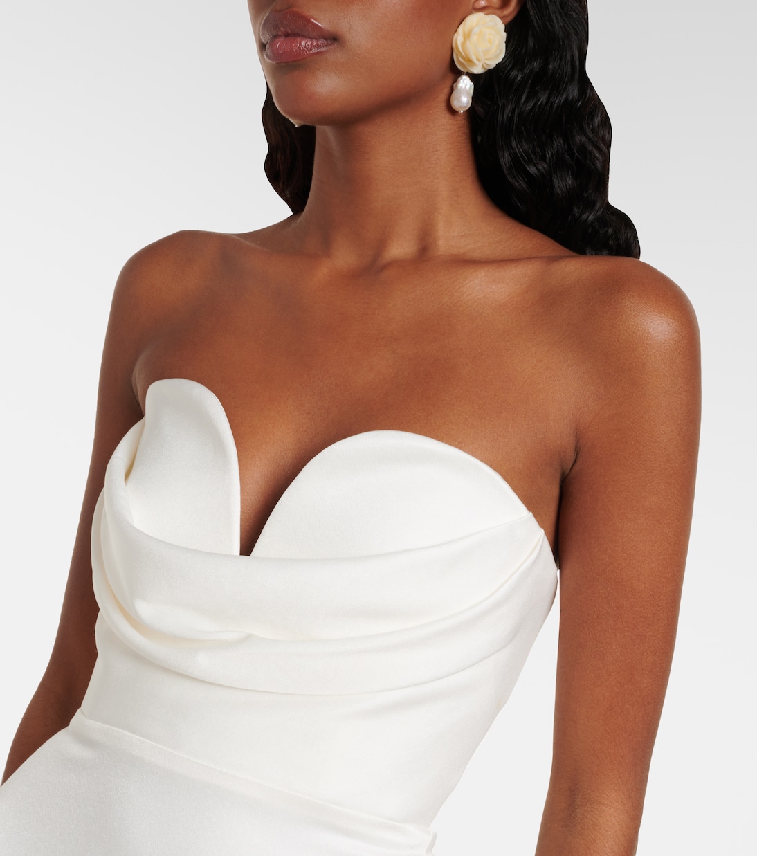 Robe longue de mariée en satin | Alex Perry