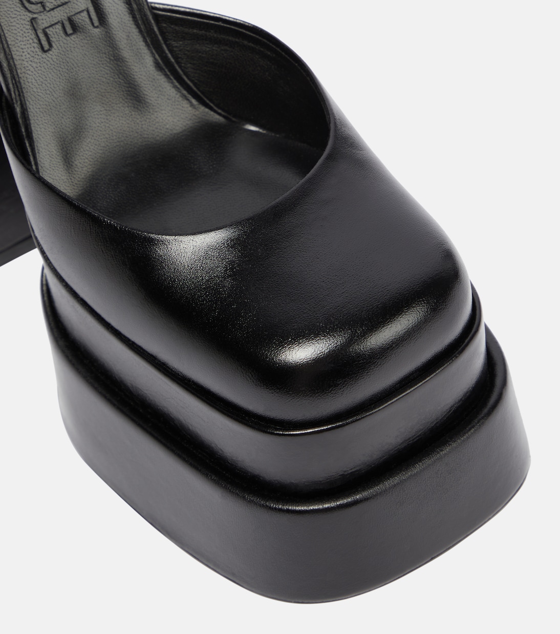 Plateau-Pumps Medusa Aevitas aus Lackleder | Versace