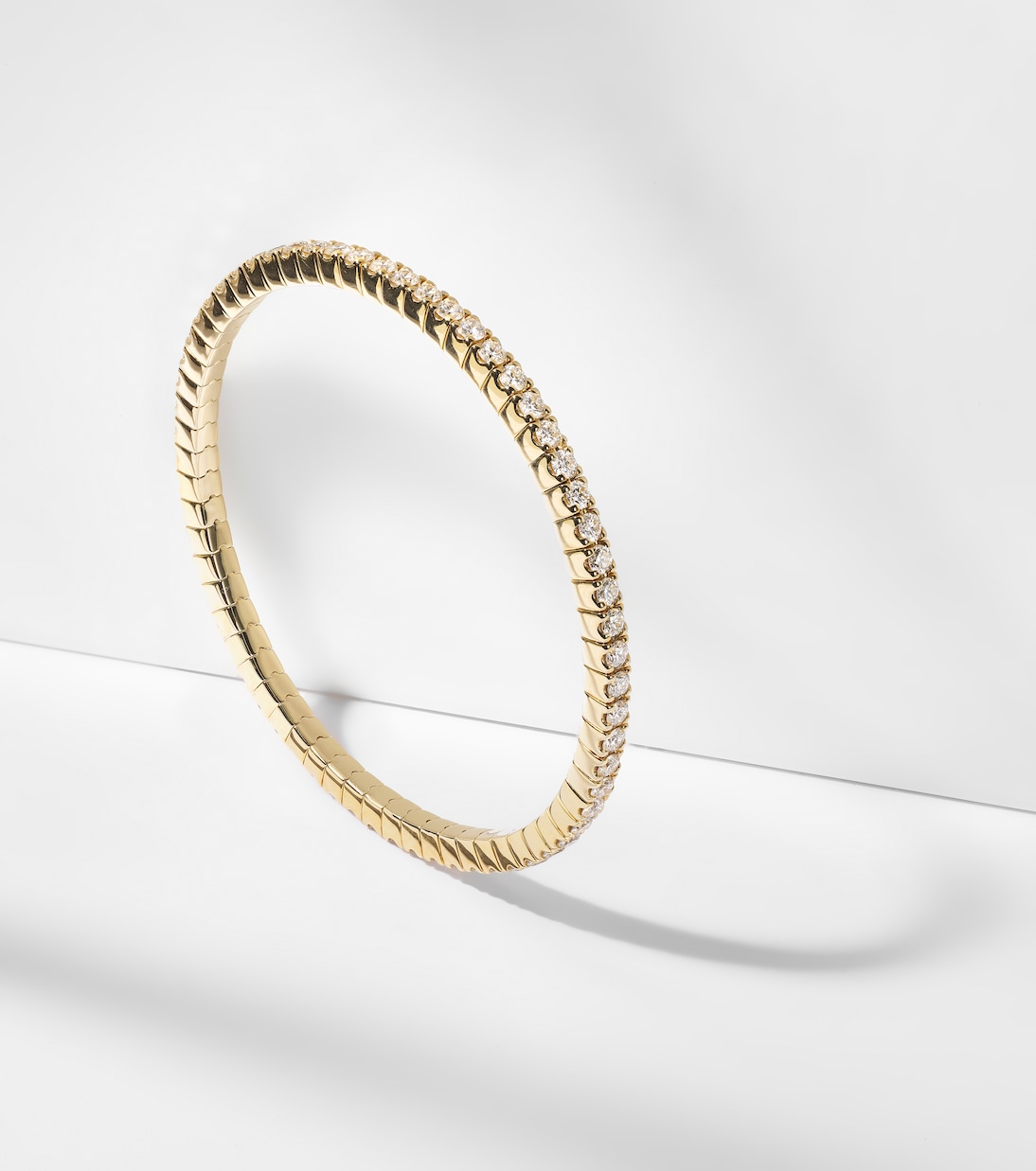 Stretchy 18kt gold tennis bracelet with diamonds | Bucherer Fine Jewellery