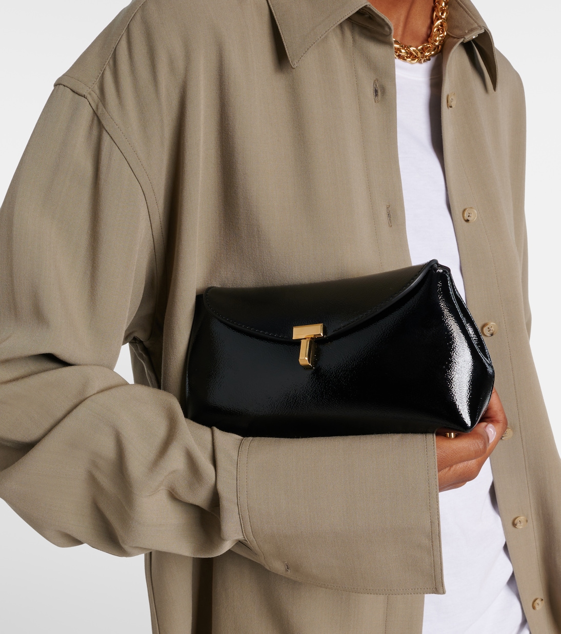 Clutch T-Lock Mini aus Lackleder | Toteme