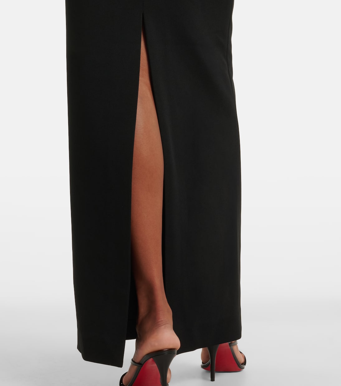 Robe Gracie asymétrique à finitions en satin | Solace London