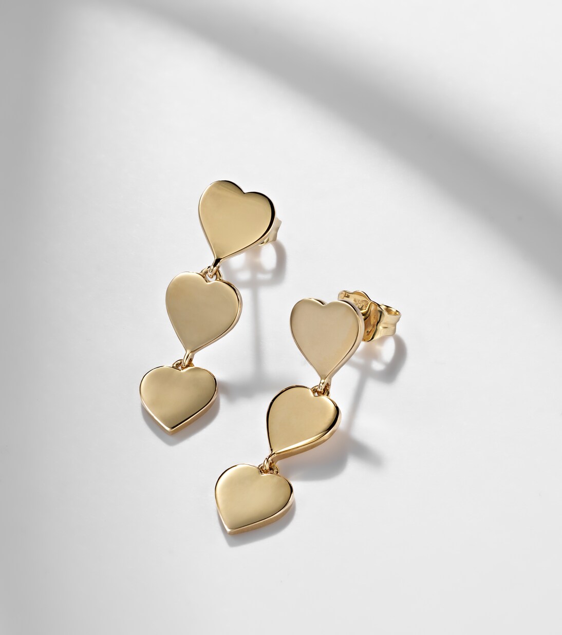 Orecchini Pure Three Heart Linear in oro 14kt  | Sydney Evan