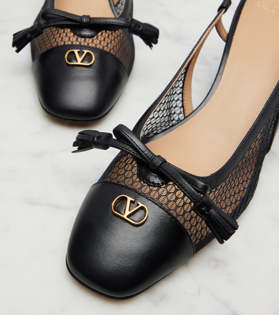 Slingback-Pumps VLogo aus Leder und Mesh | Valentino Garavani