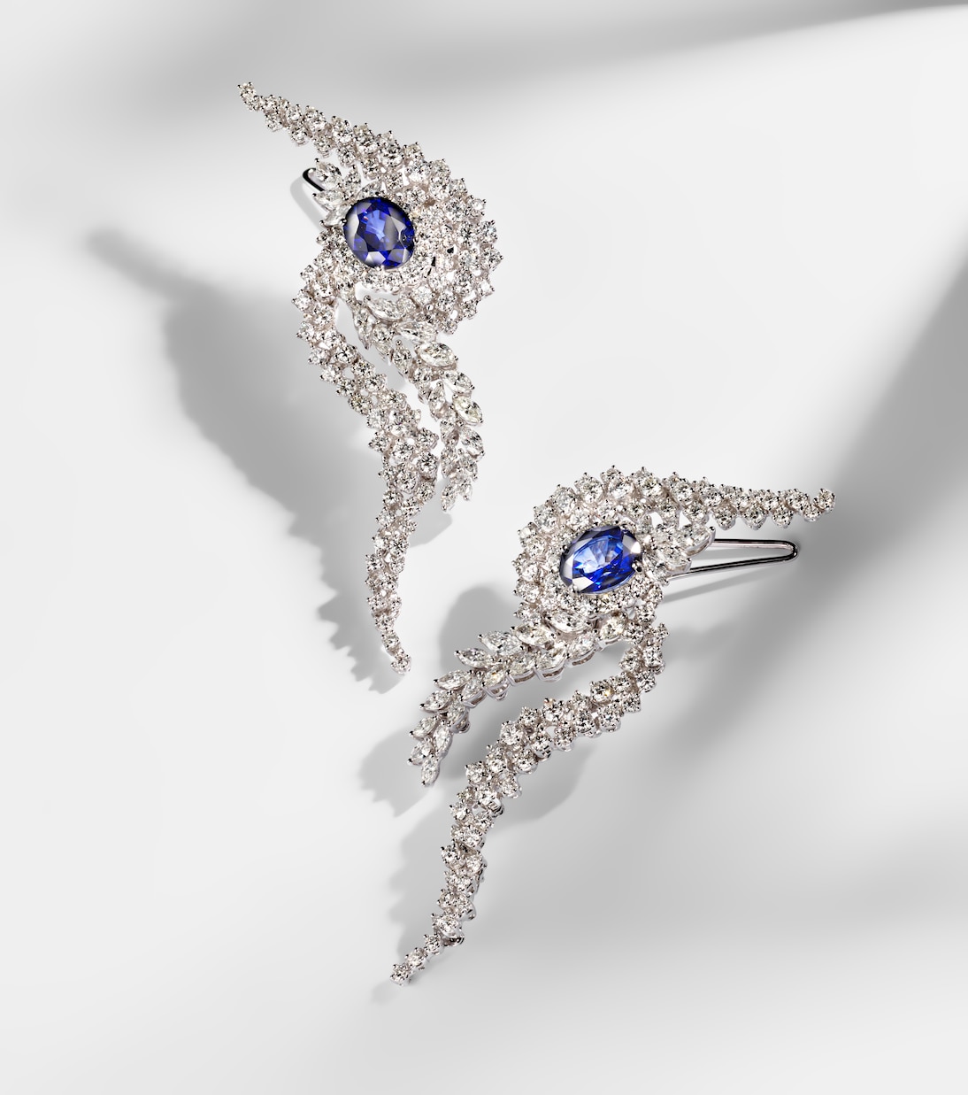 Orecchini in oro bianco 18kt con diamanti e zaffiri | Yeprem