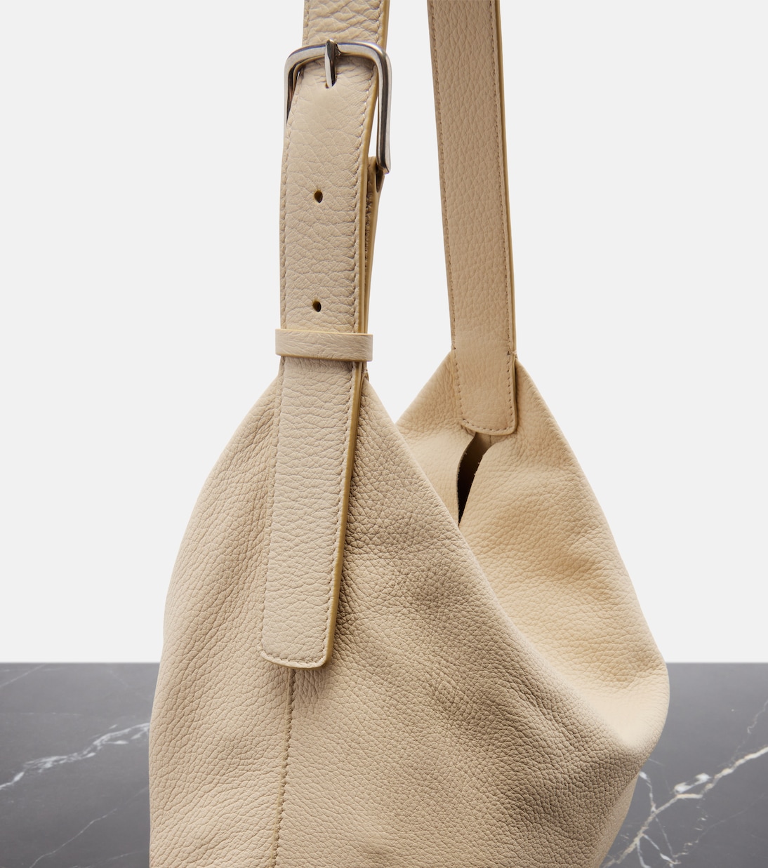 Schultertasche Isa aus Leder | The Row