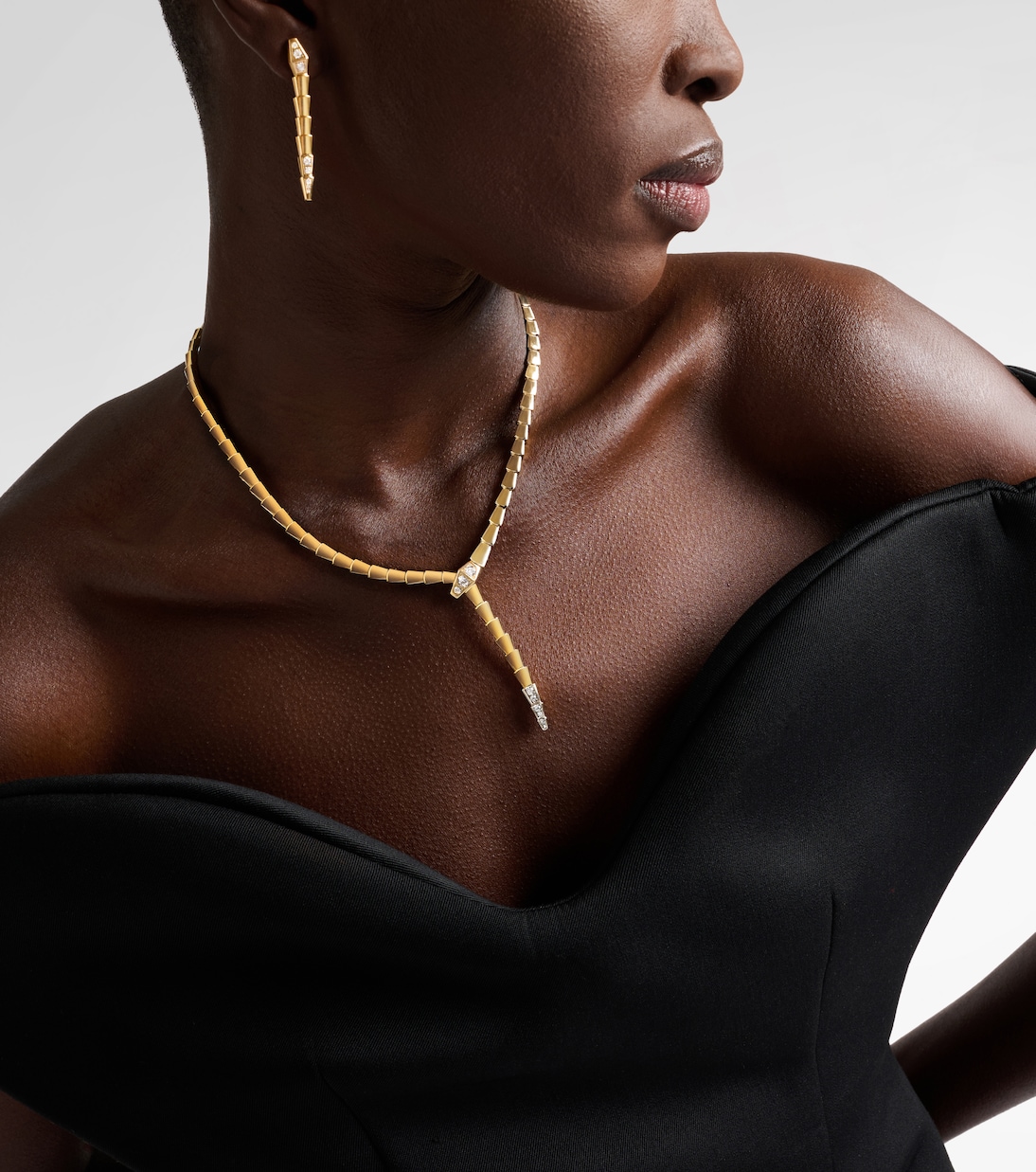 Serpenti Viper 18kt gold necklace with diamonds | Bvlgari