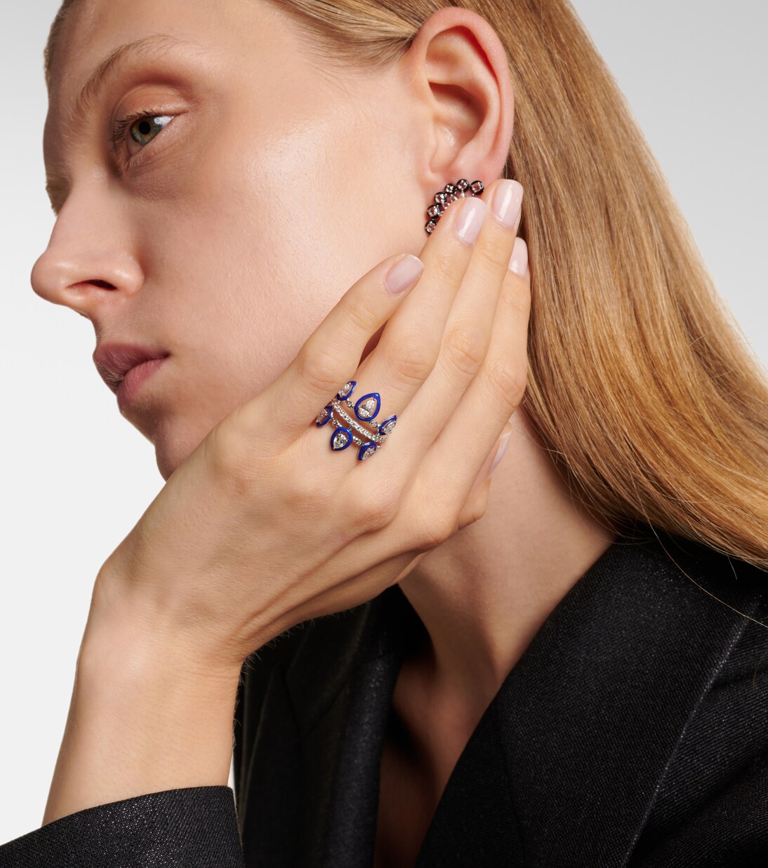 Tulip 18kt white gold pinky ring with diamonds and enamel | Kamyen