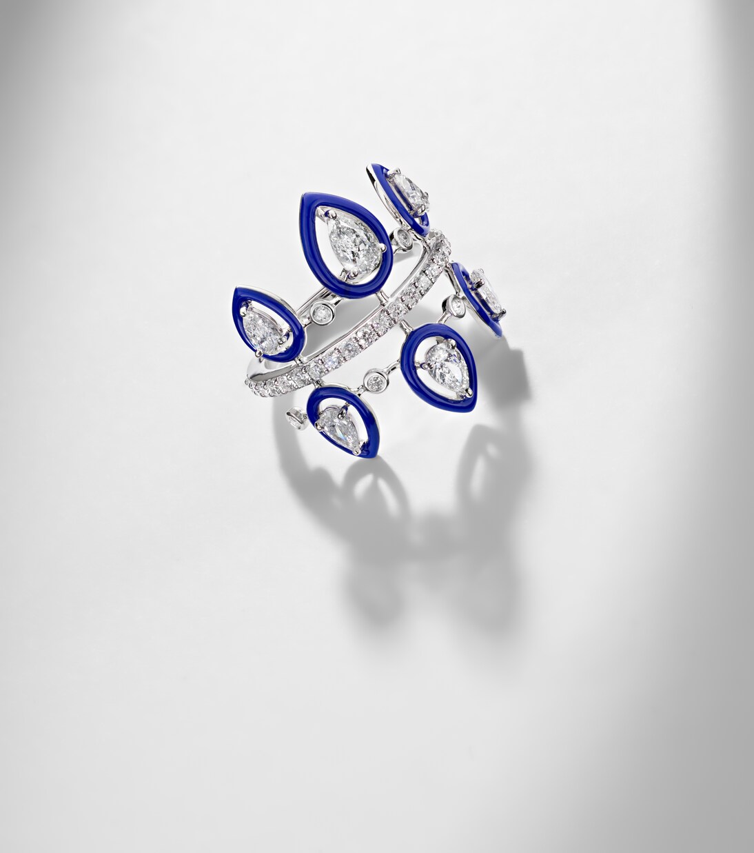 Tulip 18kt white gold pinky ring with diamonds and enamel | Kamyen