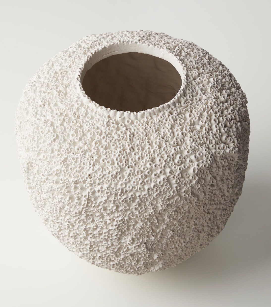 Jarrón Sunao de cerámica por Kristian Sofus Hansen and Tommy Hyldahl | 101 Copenhagen