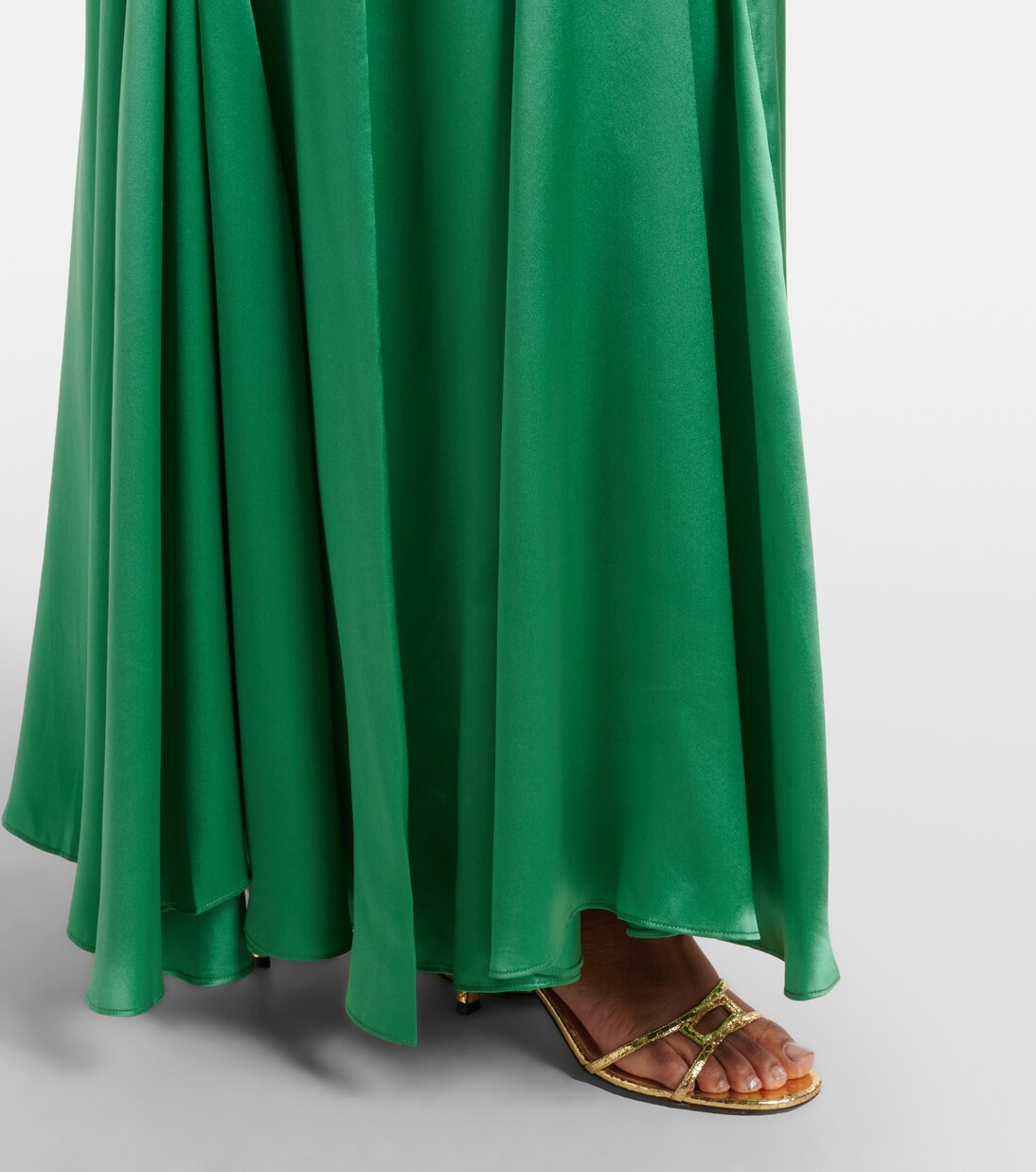 Embroidered pleated silk satin gown | Xu Zhi