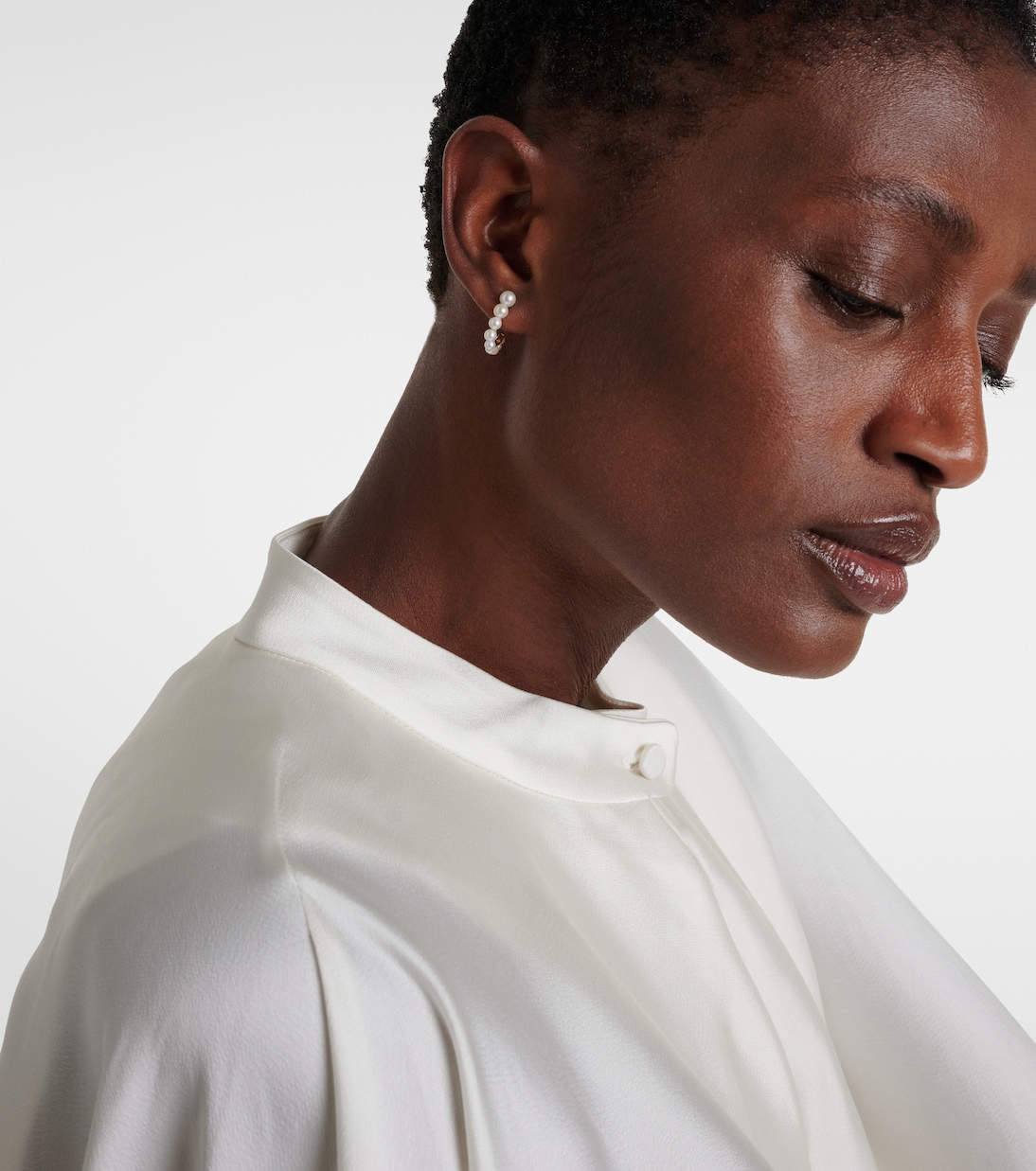 Petit Boucle de Perle 14kt gold hoop earring with freshwater pearls | Sophie Bille Brahe