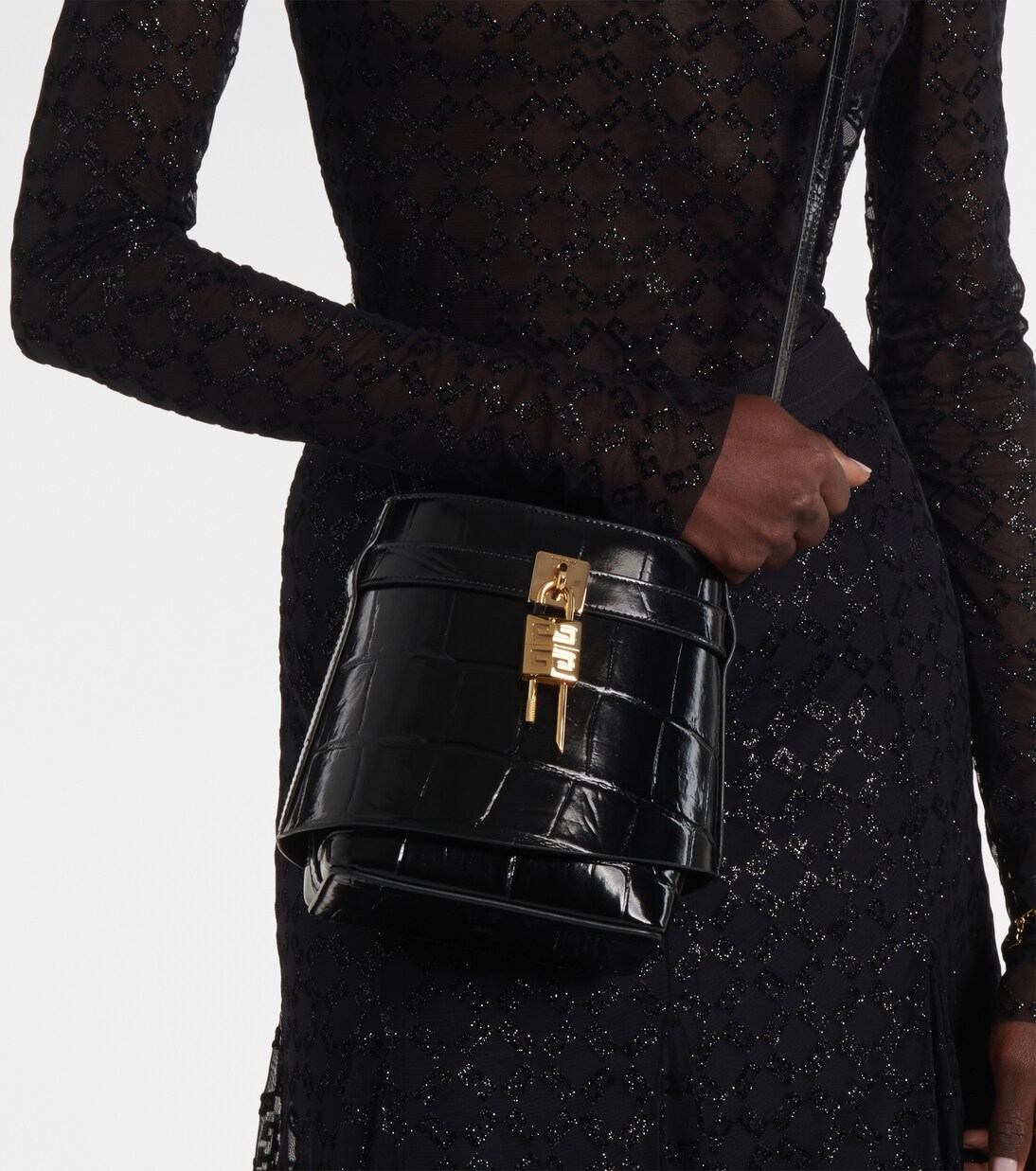 Shark Lock Medium leather bucket bag | Givenchy