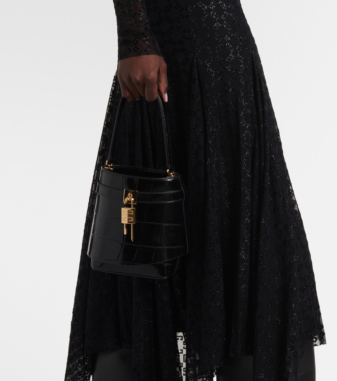 Shark Lock Medium leather bucket bag | Givenchy