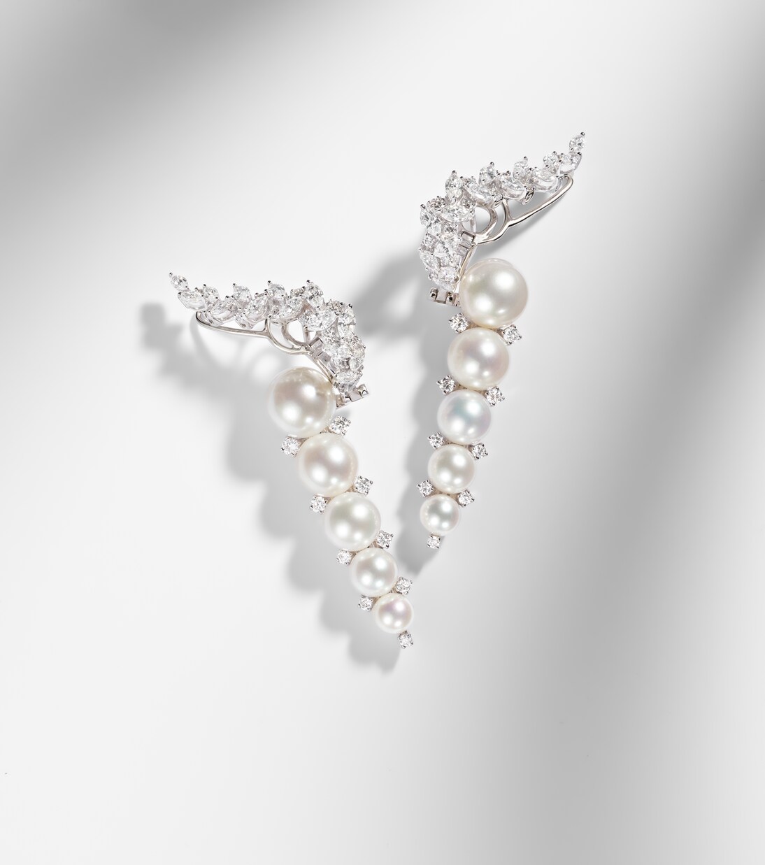 Pearlescent 18kt white gold earrings with diamonds and pearls | Yeprem