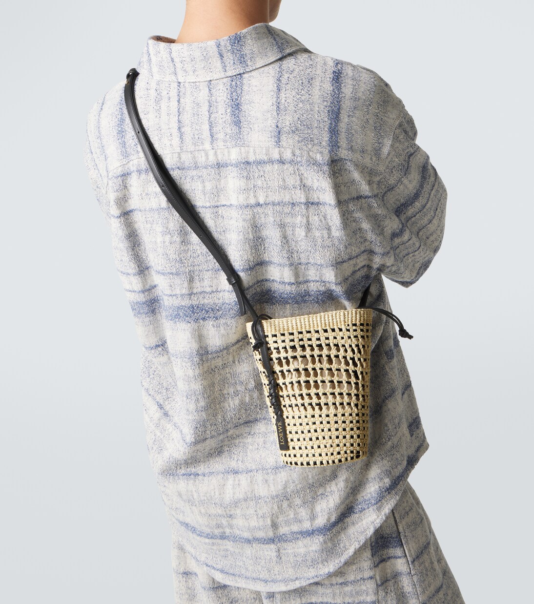 Paula's Ibiza Schultertasche mit Lederbesatz | Loewe