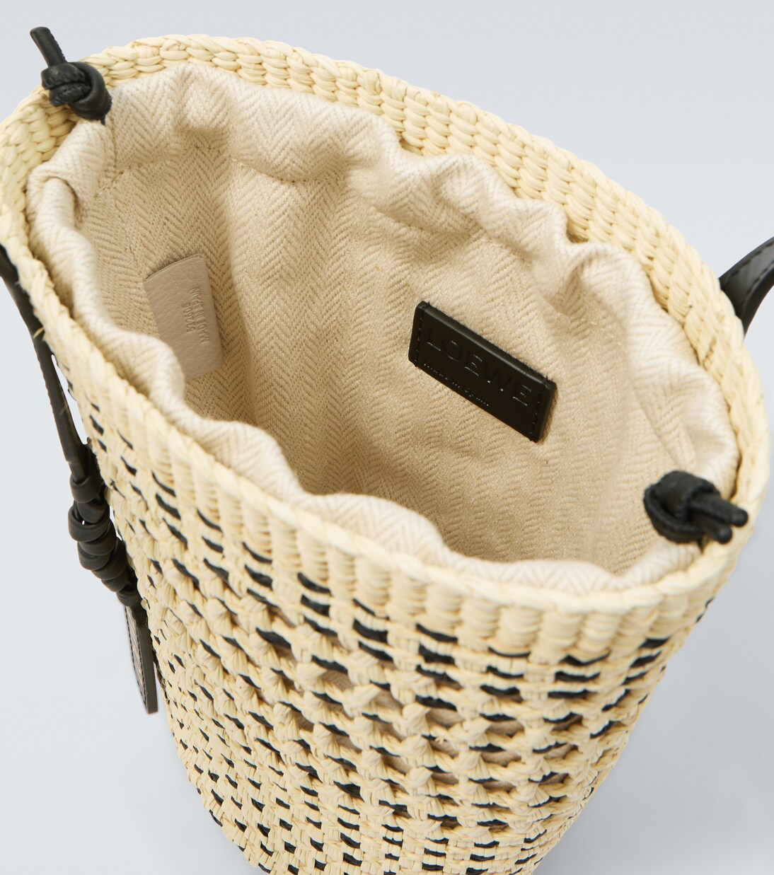 Paula's Ibiza Schultertasche mit Lederbesatz | Loewe