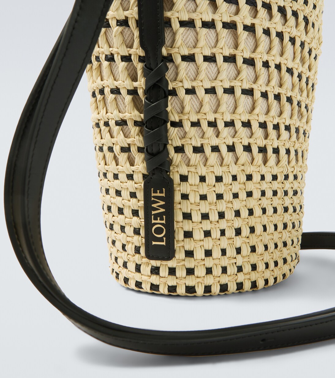 Paula's Ibiza Schultertasche mit Lederbesatz | Loewe