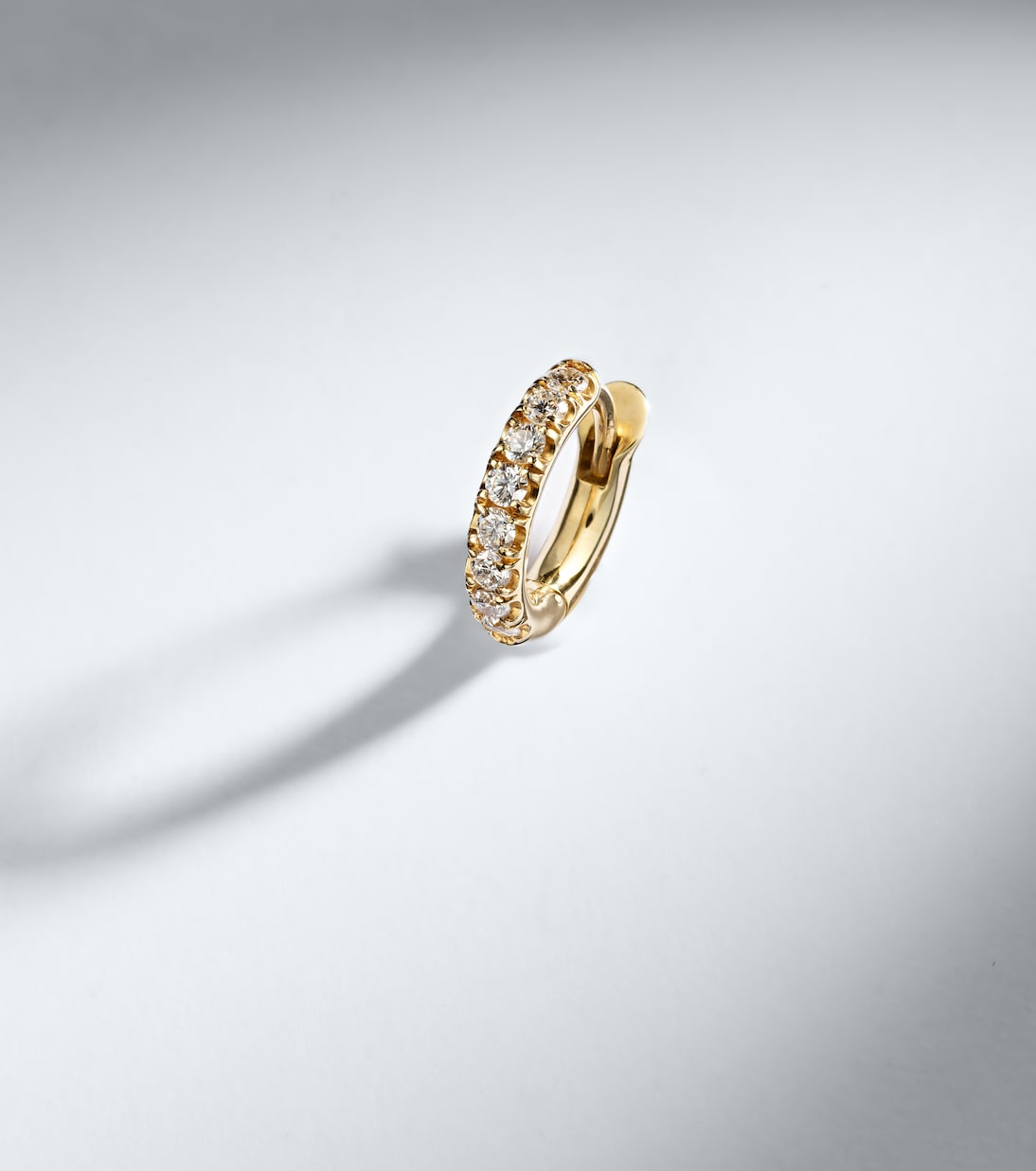 Micro Hoop Mini 18kt gold (750/1000) single earring with diamonds | Spinelli Kilcollin