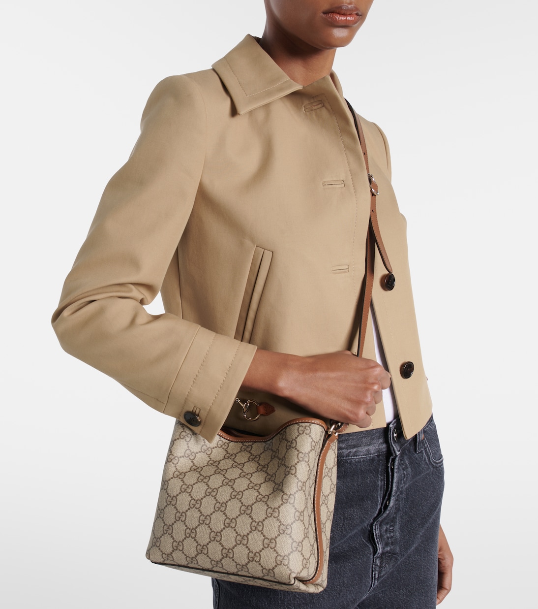 Sac seau GG Emblem Small en toile | Gucci