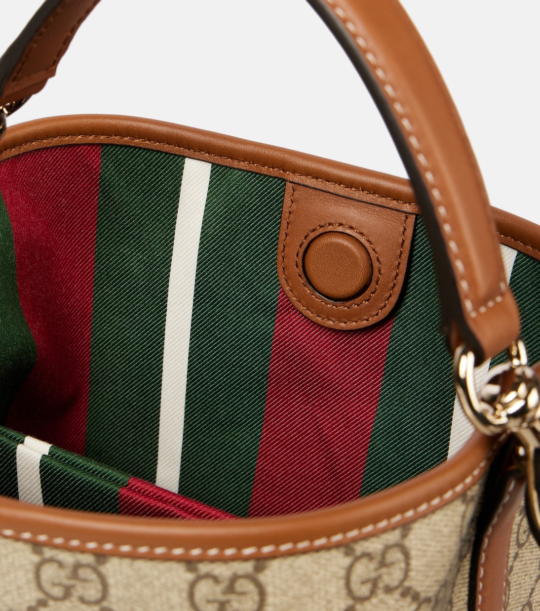 Sac seau GG Emblem Small en toile | Gucci