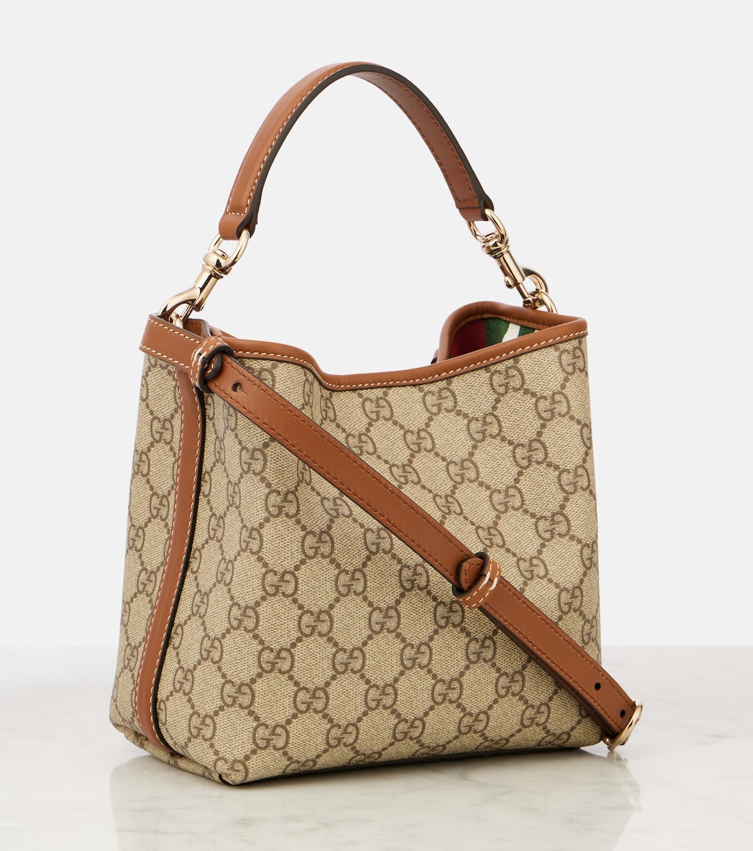 Sac seau GG Emblem Small en toile | Gucci