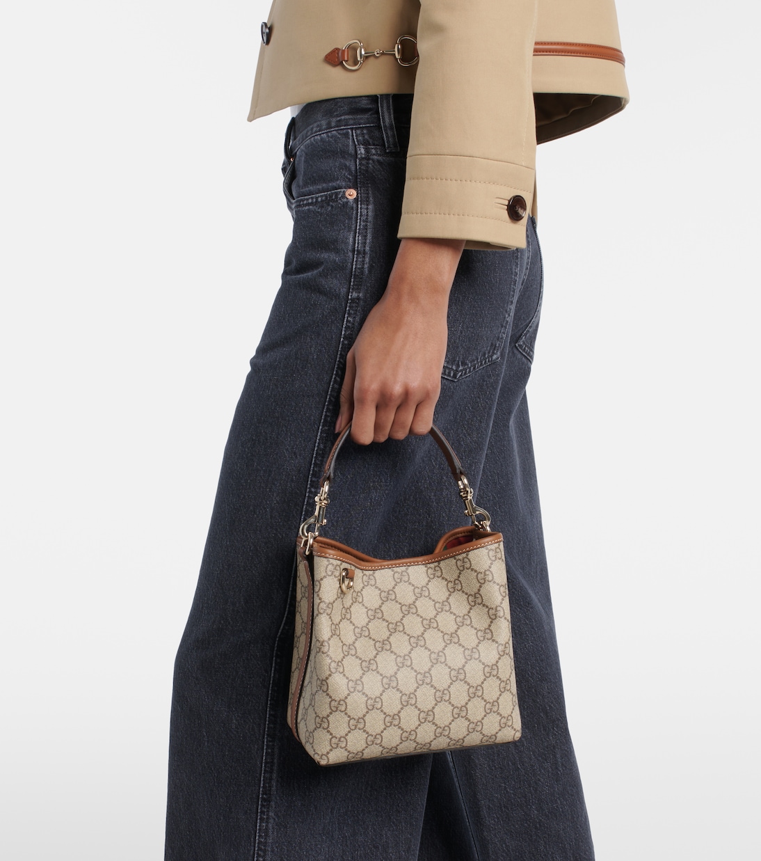 Sac seau GG Emblem Small en toile | Gucci