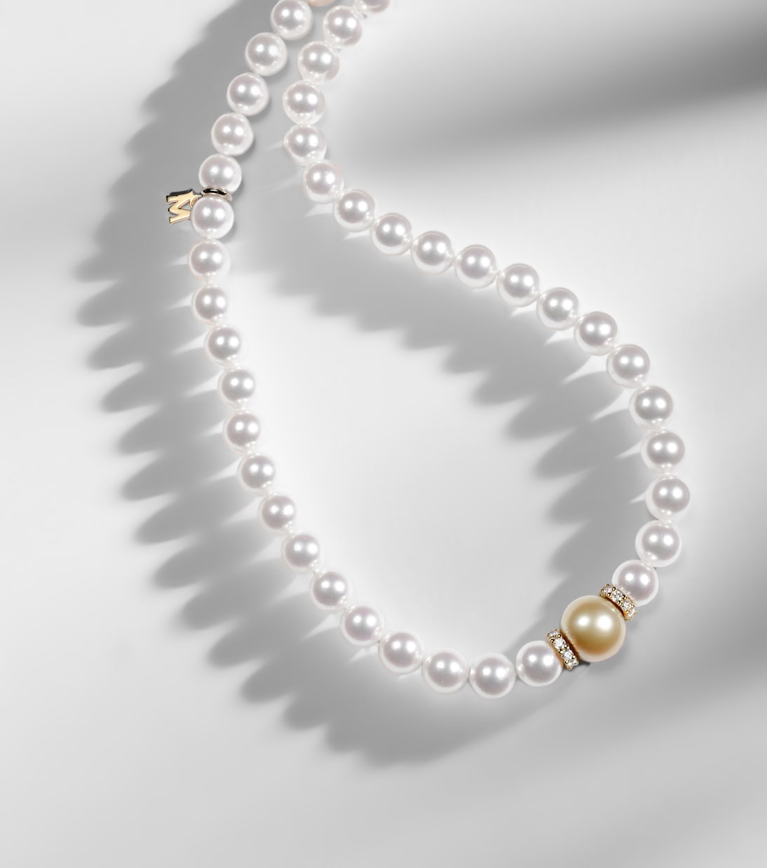 18kt gold necklace with pearls and diamonds | Mikimoto