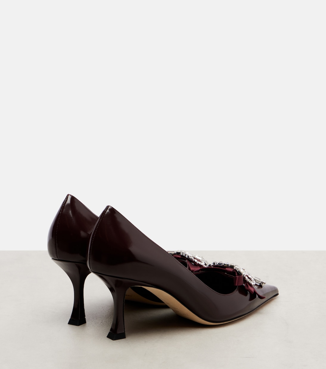 Salones Auria 70 de piel adornados | Jimmy Choo