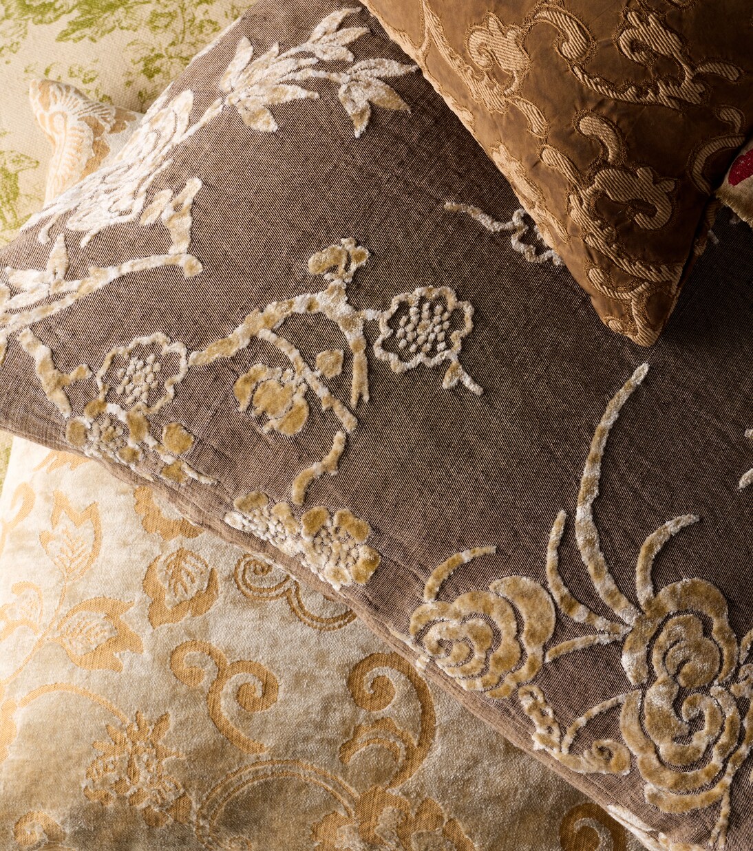 Cotognastro cotton and linen-blend cushion | The House of Lyria
