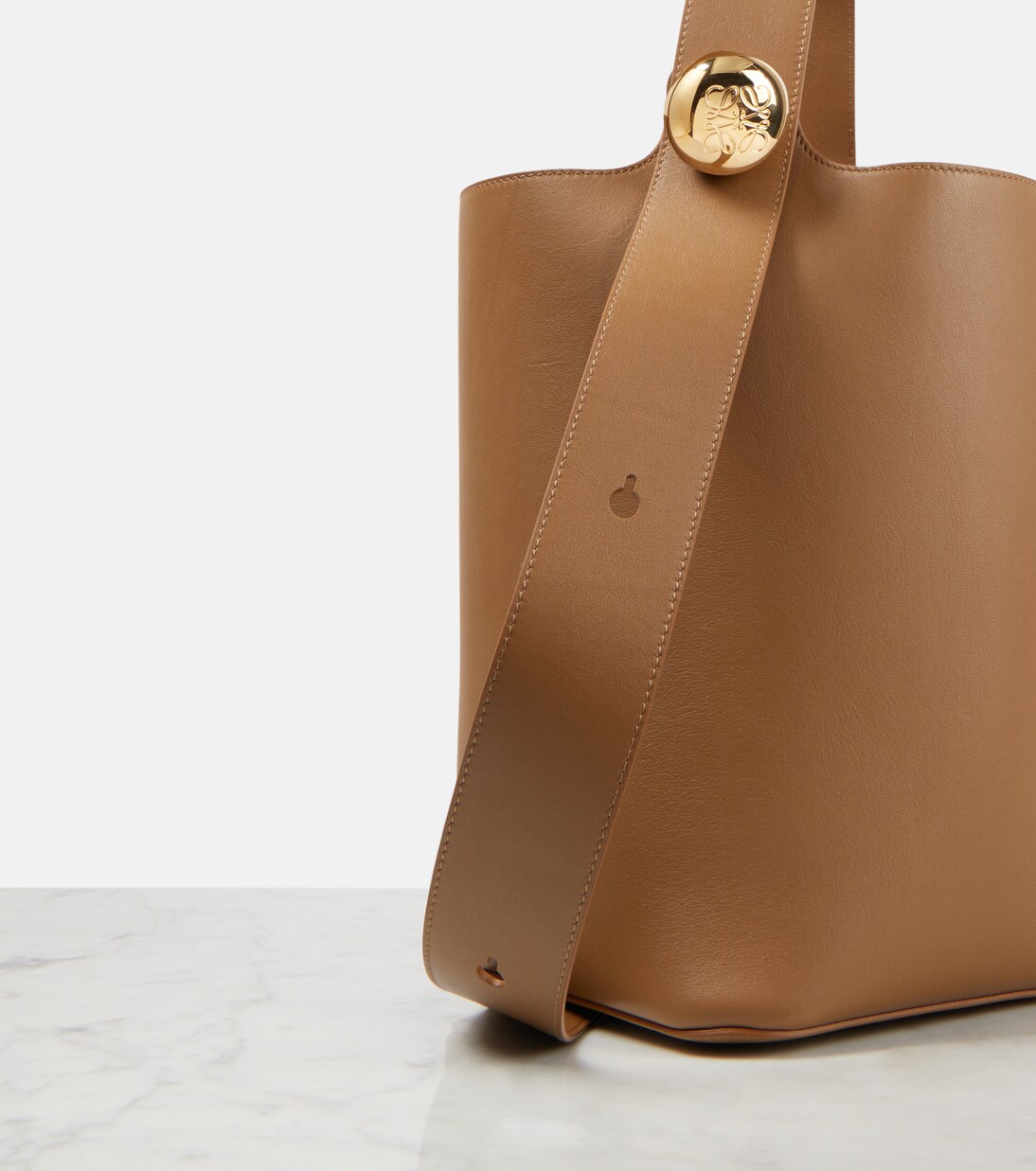 Pebble Medium leather bucket bag | Loewe