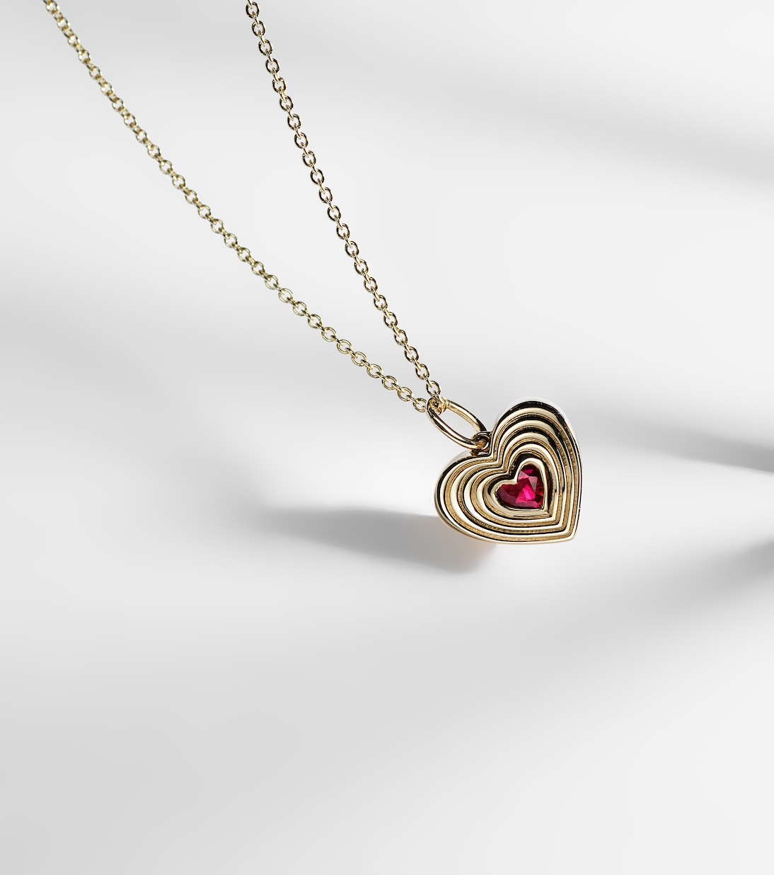 Collier chaîne Fluted Heart en or 14 ct et rubis | Sydney Evan