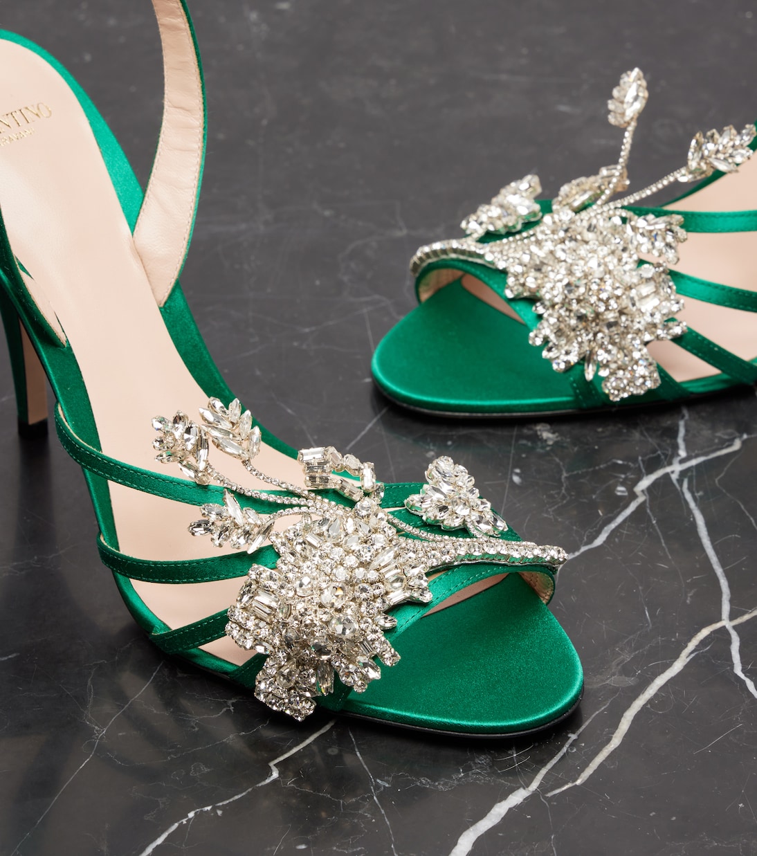 Sandali Ladycrush 100 in raso con cristalli | Valentino Garavani