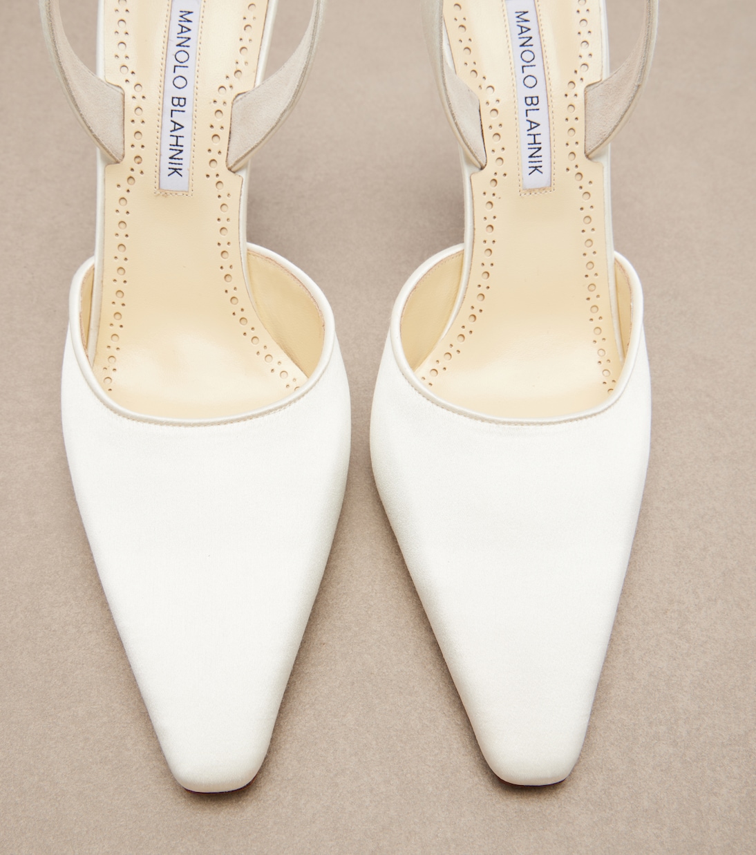 Salones destalonados Borelapla de satén | Manolo Blahnik