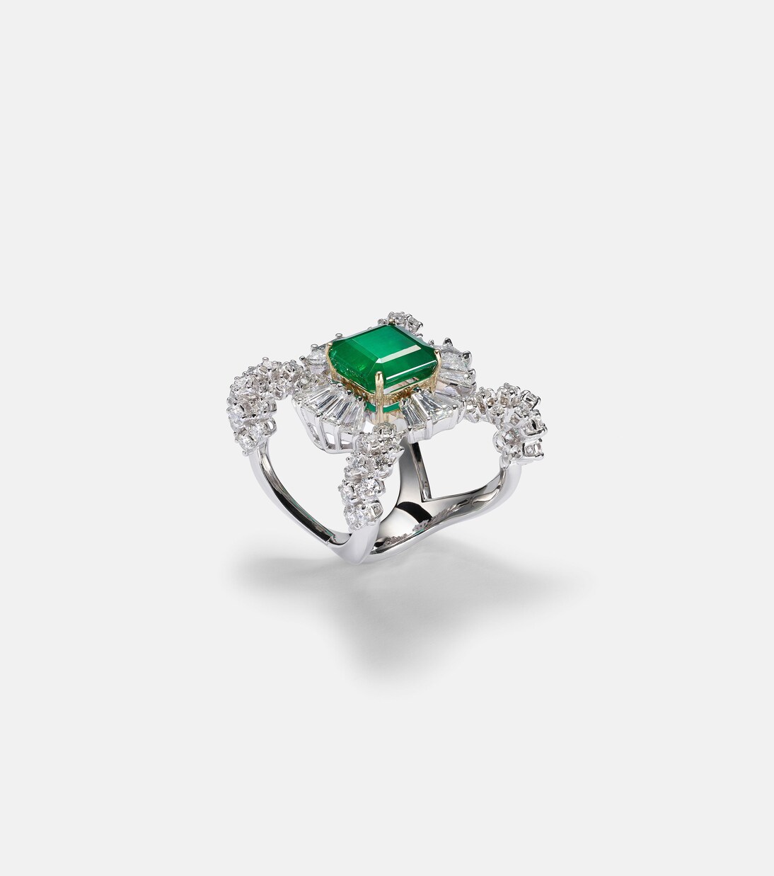 Reign Supreme 18kt white gold ring with emerald and diamonds | Yeprem
