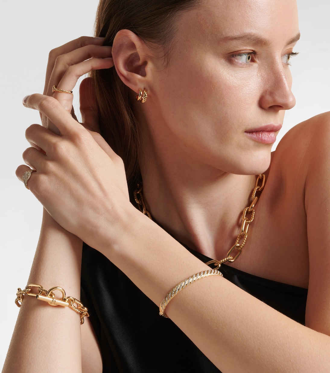 Sculpted Cable 18kt gold bangle with diamonds | David Yurman
