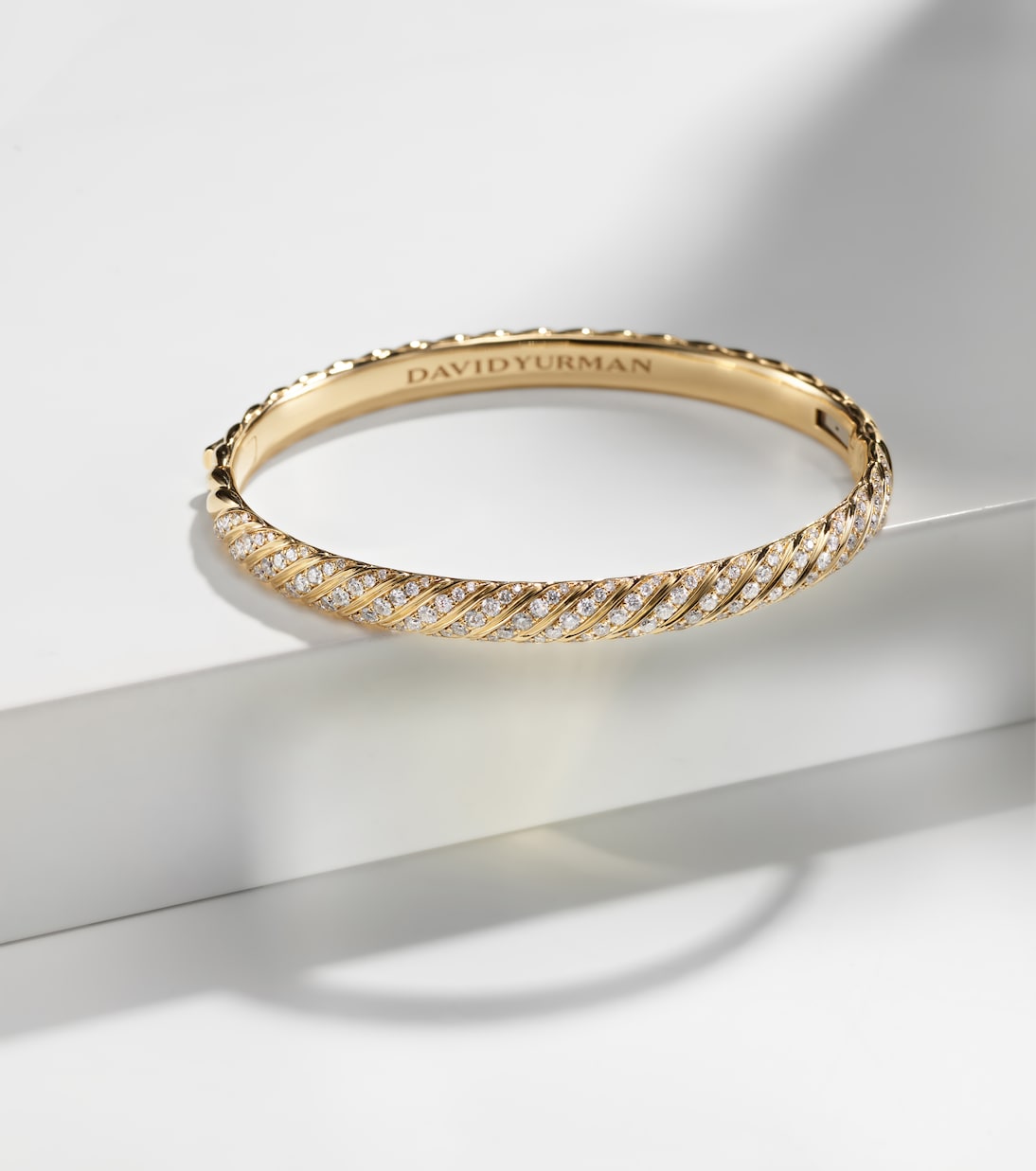 Sculpted Cable 18kt gold bangle with diamonds | David Yurman