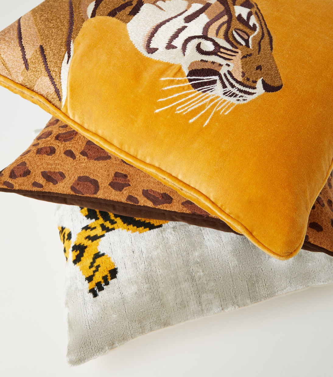 Embroidered cotton velvet cushion | Les-Ottomans