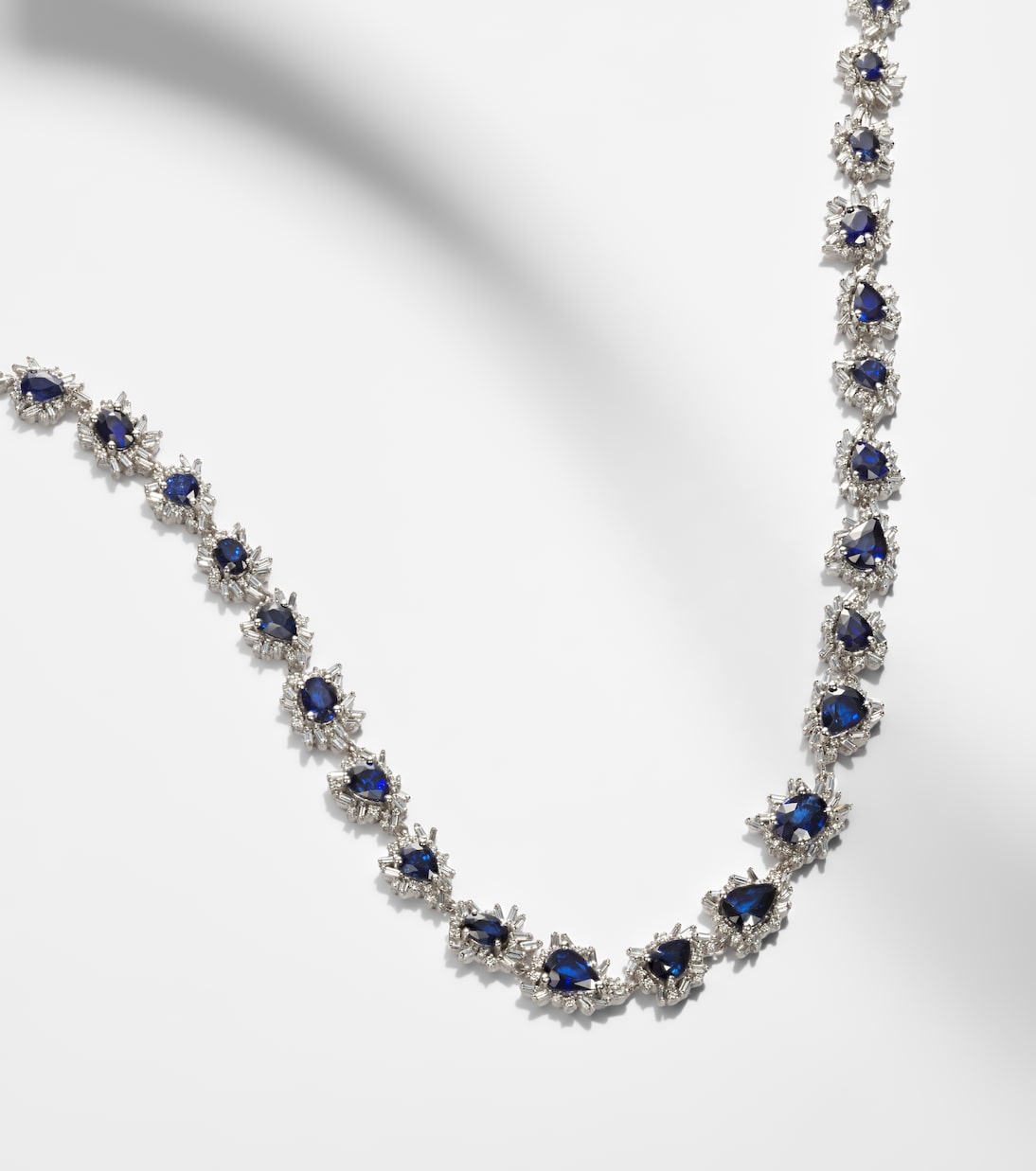 Collier en or blanc 18 ct, saphirs et diamants | Suzanne Kalan