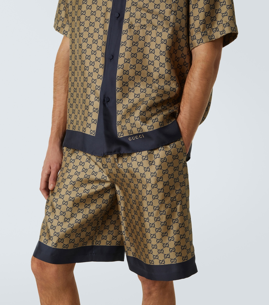 قميص من الحرير بطبعات GG | Gucci