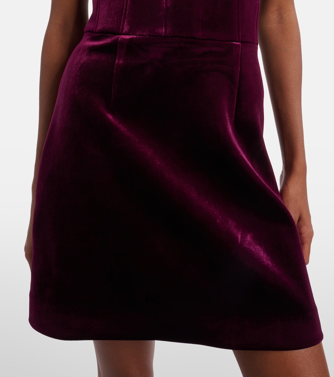 Vestido corto de terciopelo con aplique floral | Rebecca Vallance