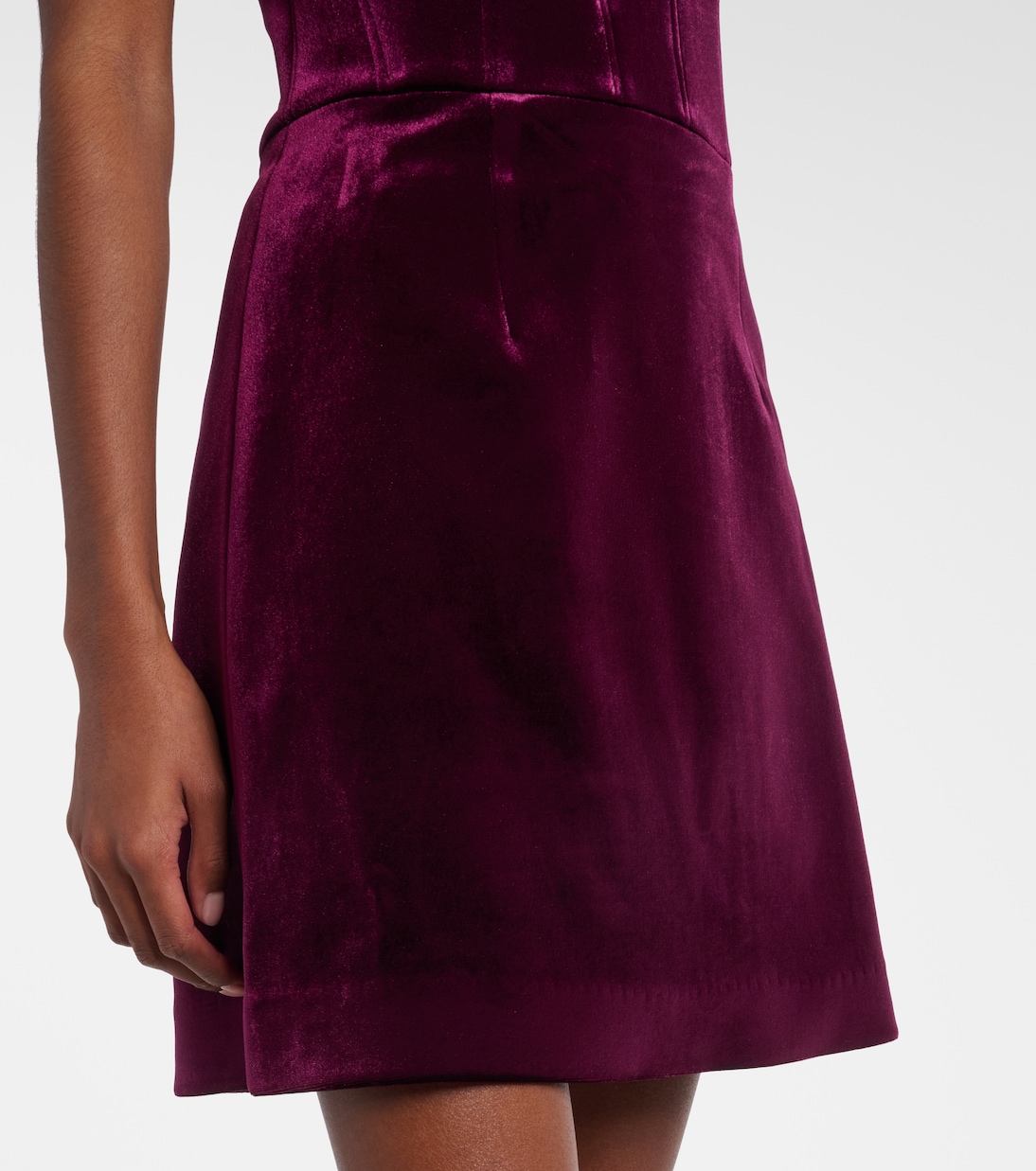 Vestido corto de terciopelo con aplique floral | Rebecca Vallance