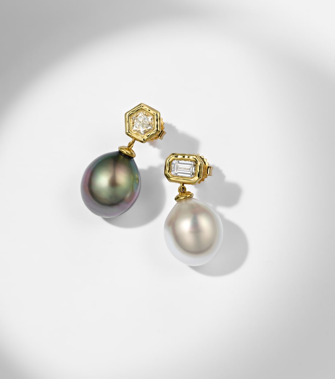 Orecchini in oro giallo 18kt (750/1000) con diamanti e perle | Octavia Elizabeth