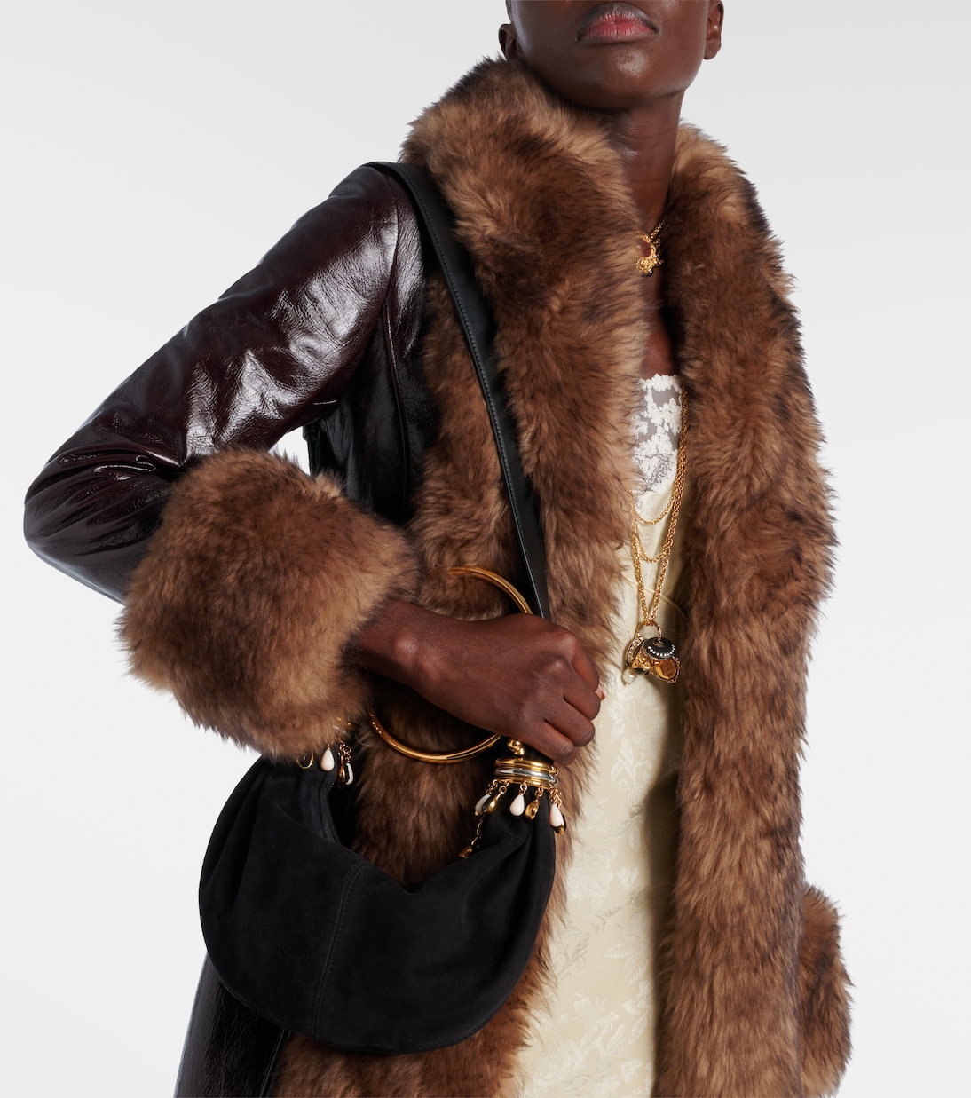 Schultertasche Bracelet Small aus Veloursleder | Chloé