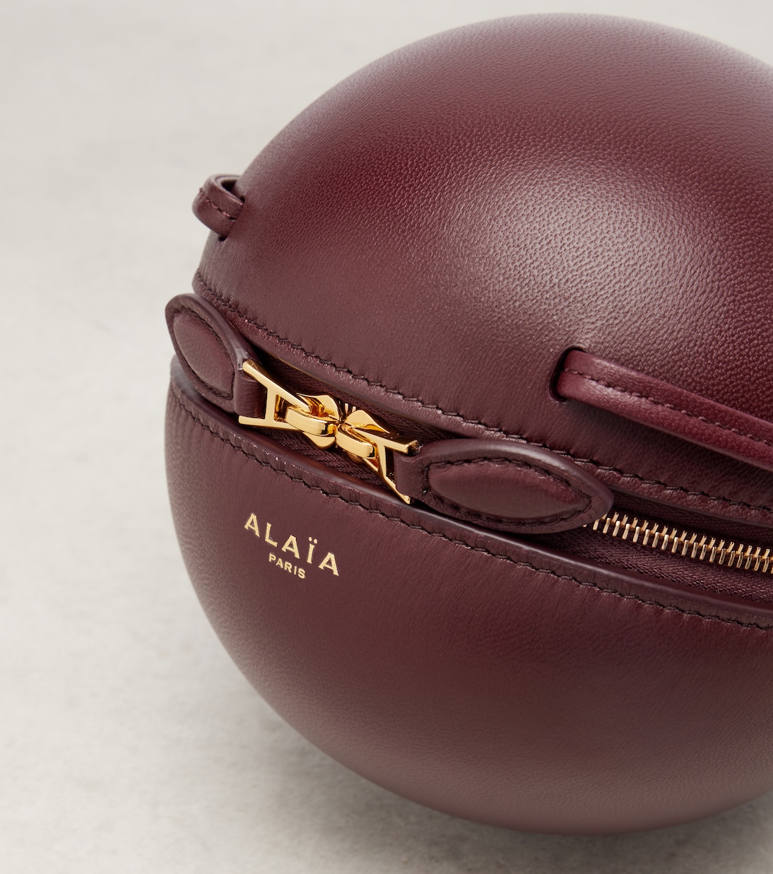 Sac à bandoulière Sphere Mini en cuir | Alaïa