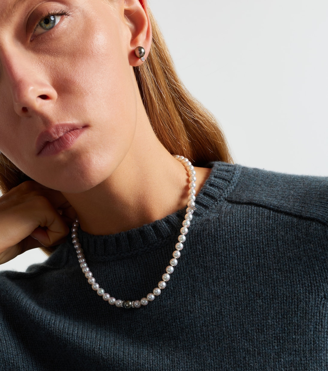 18kt white gold necklace with pearls and diamonds | Mikimoto