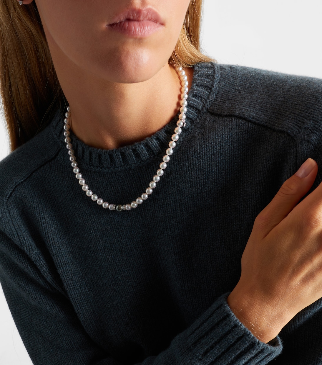 18kt white gold necklace with pearls and diamonds | Mikimoto