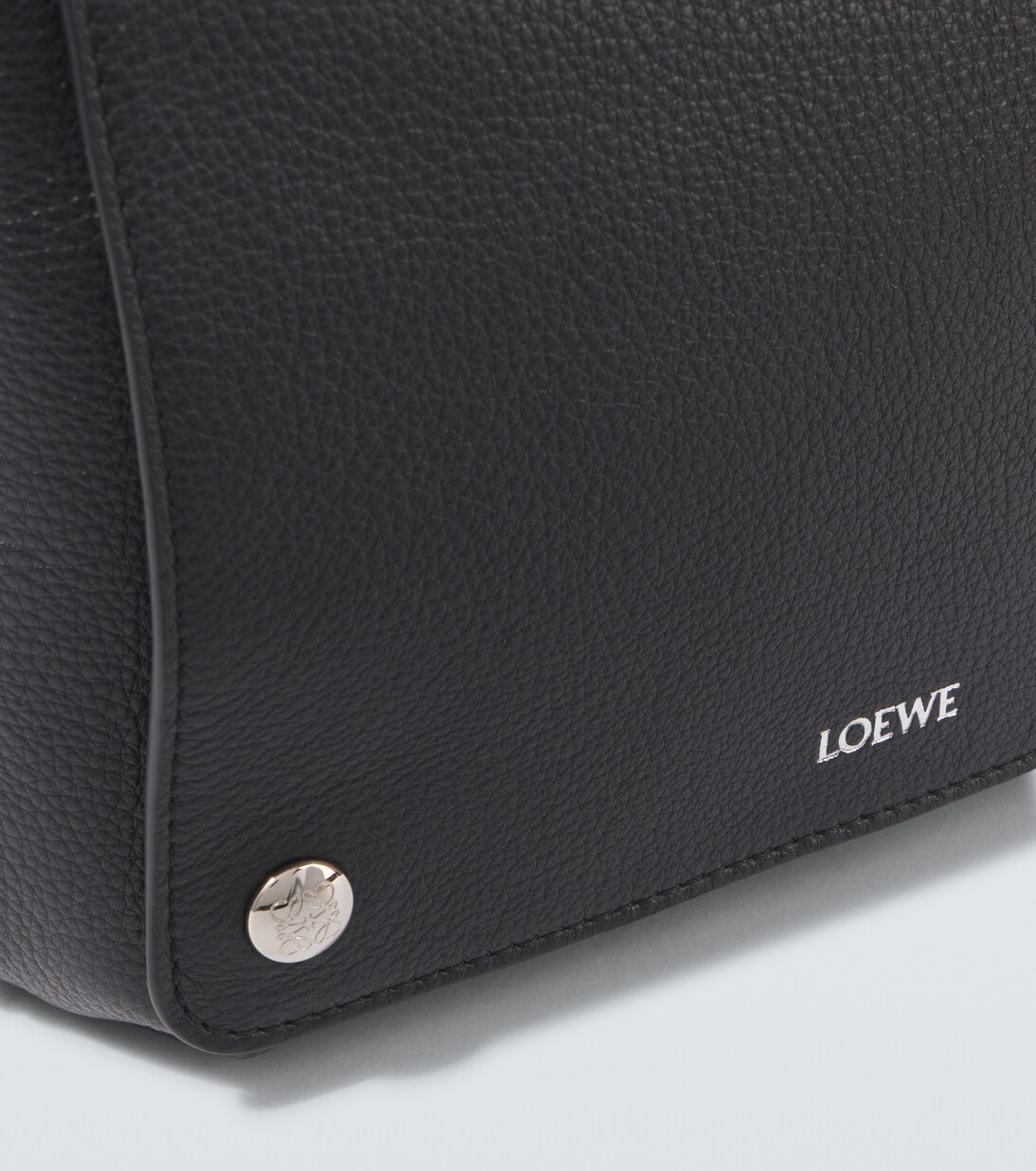Bolso al hombro Pebble Medium de piel | Loewe