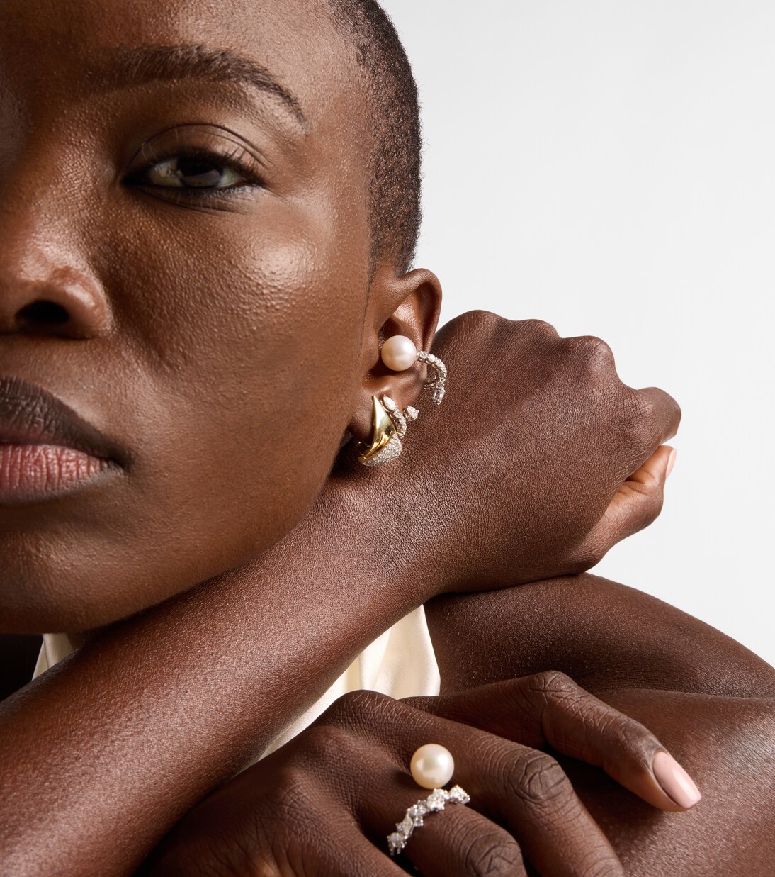 Boucle d'oreille unique en or blanc 18 ct, diamants et perle d'eau douce | Yeprem