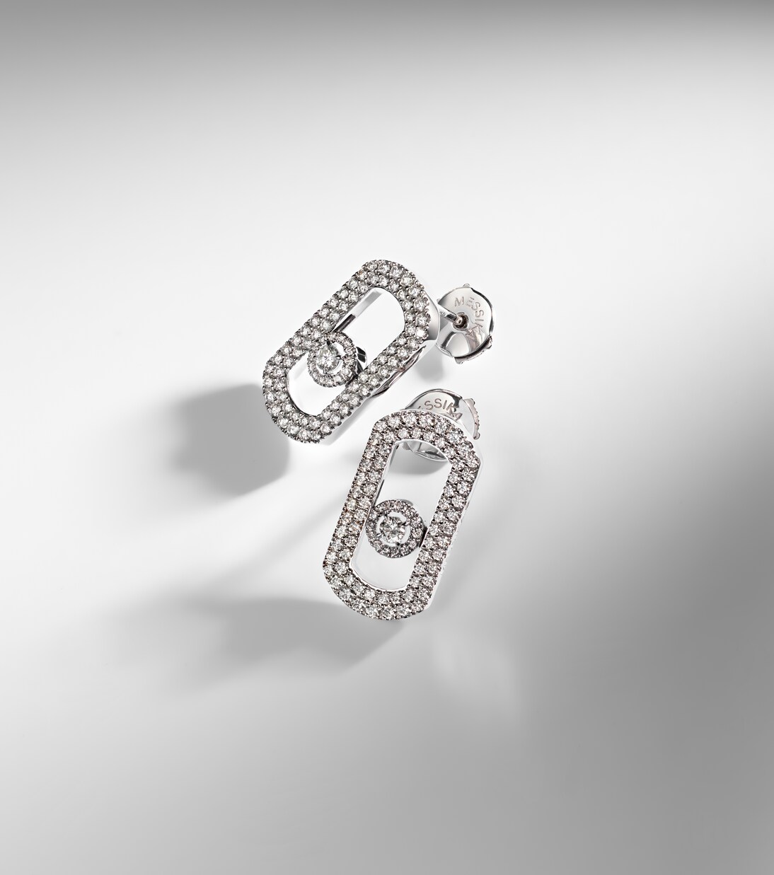 Pendientes So Move de oro blanco de 18 ct con diamantes | Messika