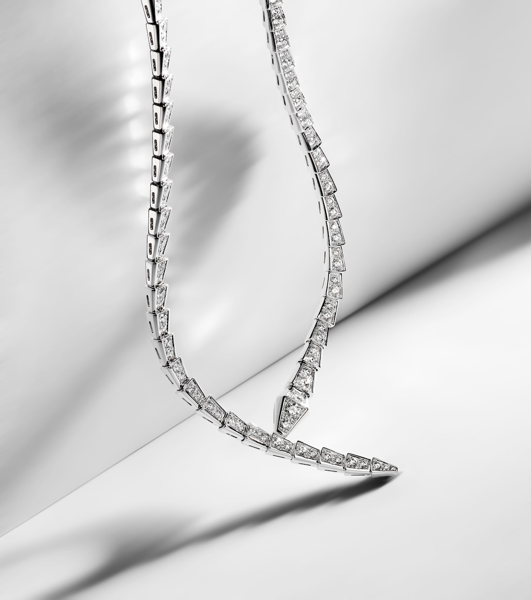 Serpenti Viper 18kt white gold necklace with diamonds  | Bvlgari